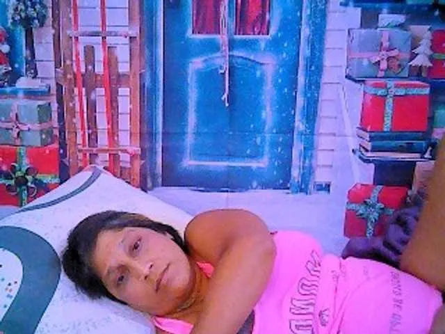 Live sex webcam photo for indianroxy #287933289