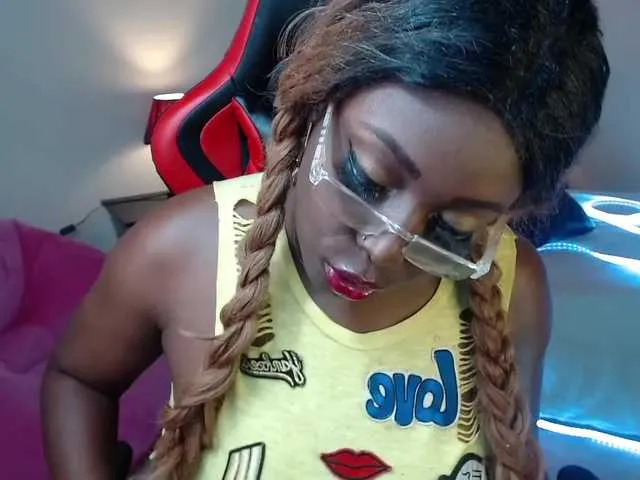 Live sex webcam photo for Canela01 #271353312