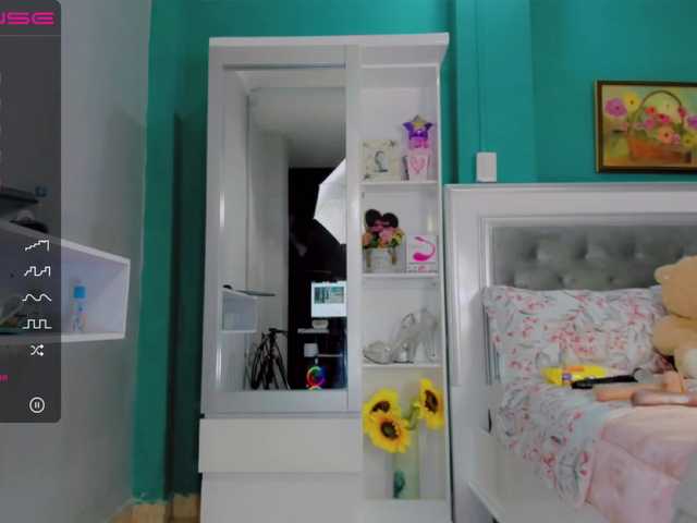 Live sex webcam photo for sharonDulce #271347391