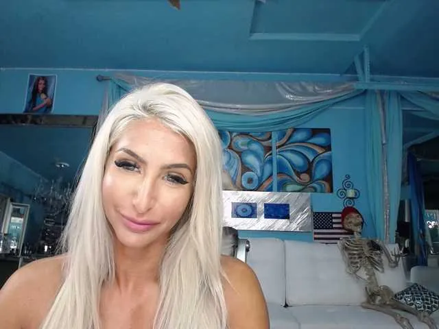 Live sex webcam photo for adrianna_fox #287953269