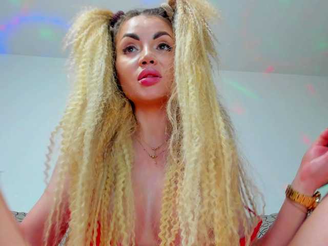 Live sex webcam photo for blondebab3 #271352983