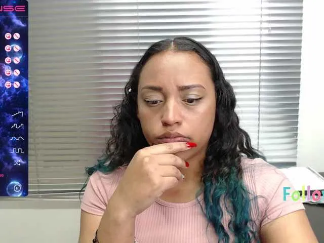 Live sex webcam photo for Angeluxxx #271347673