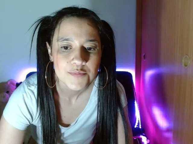 Live sex webcam photo for hannandbriana #271357464