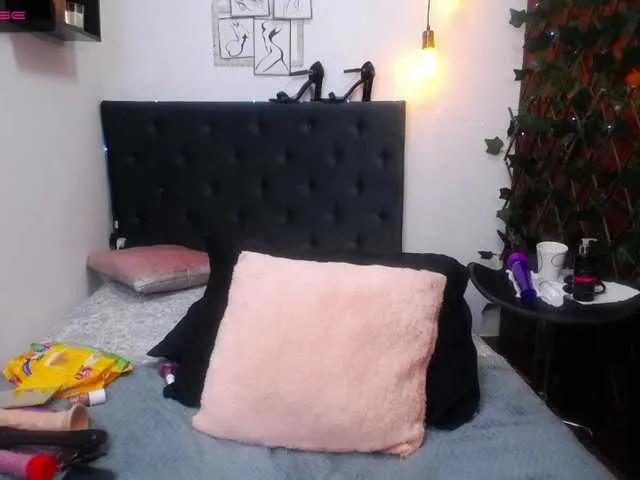 Live sex webcam photo for lucy-miilf #271350114