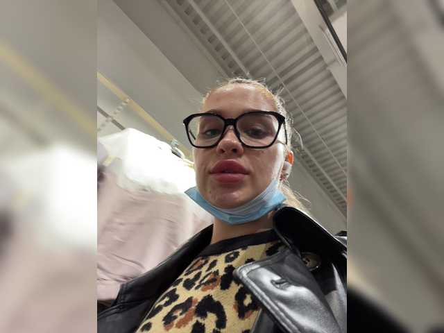 Live sex webcam photo for KettyPretty25 #271352614