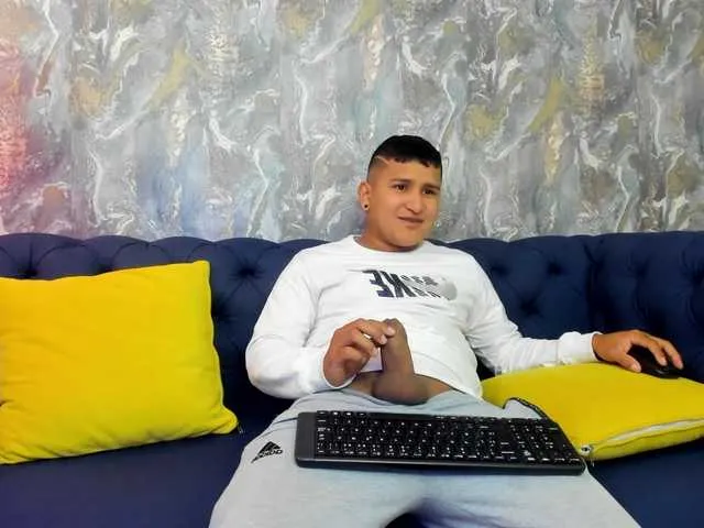 Live sex webcam photo for Roger1Juliet #271352975