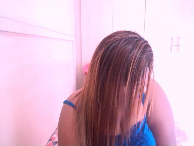 Live sex webcam photo for Indiandiva96 #271351127