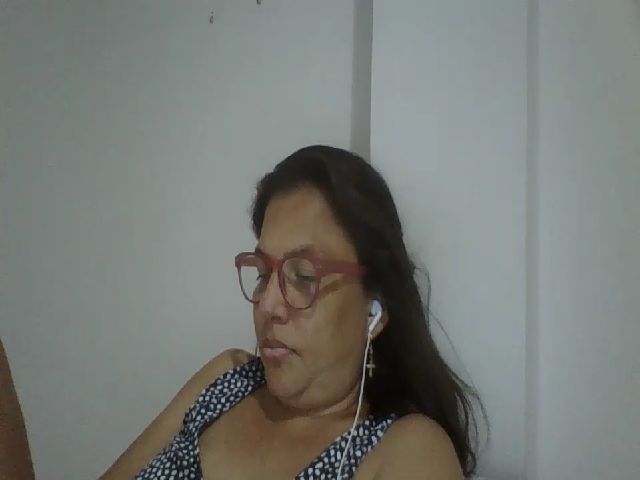 Live sex webcam photo for SweetLola01 #271348959