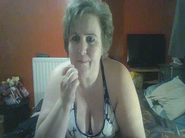 Live sex webcam photo for YUMMYMUMMY39 #271359895