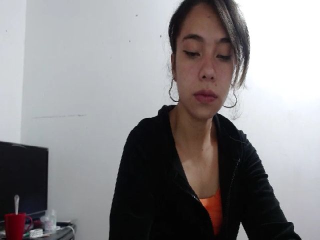 Live sex webcam photo for LaraSmiith_ #271351543