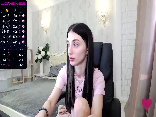 Live sex webcam photo for EllaGood #271351193