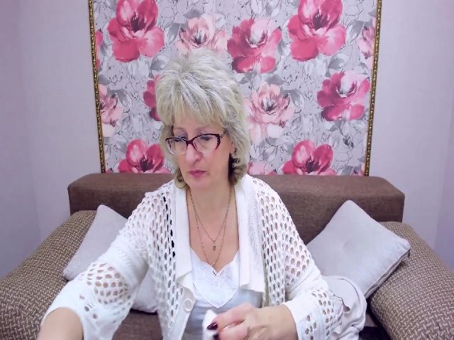 Live sex webcam photo for EvelynJoyful #271354022