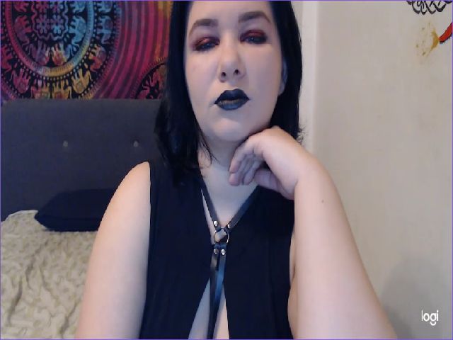 Live sex webcam photo for GoddessEmma #271351354