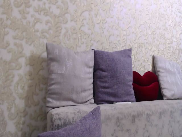 Live sex webcam photo for MeltingJulia #271359069