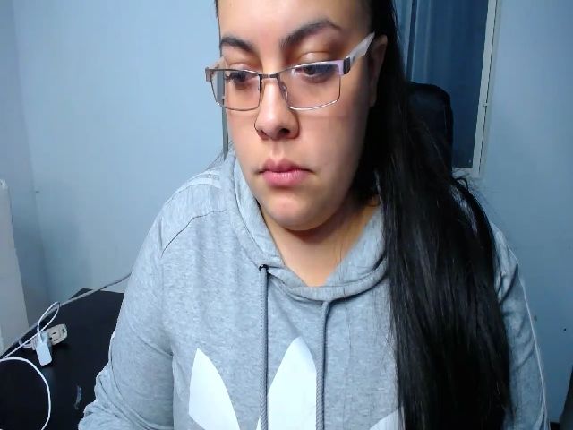 Live sex webcam photo for Mia_tyler1 #271355216