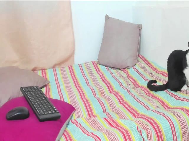 Live sex webcam photo for Violet21_ #271348365