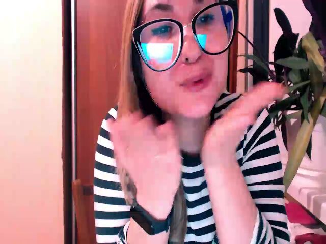 Live sex webcam photo for Kay_Lo #271355597