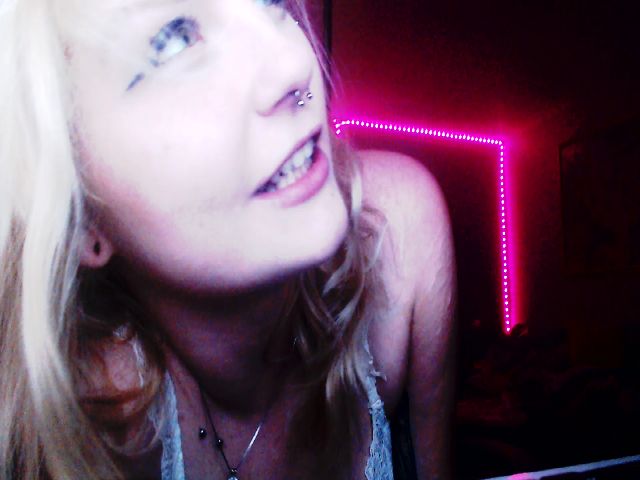 Live sex webcam photo for Whorde #271358345