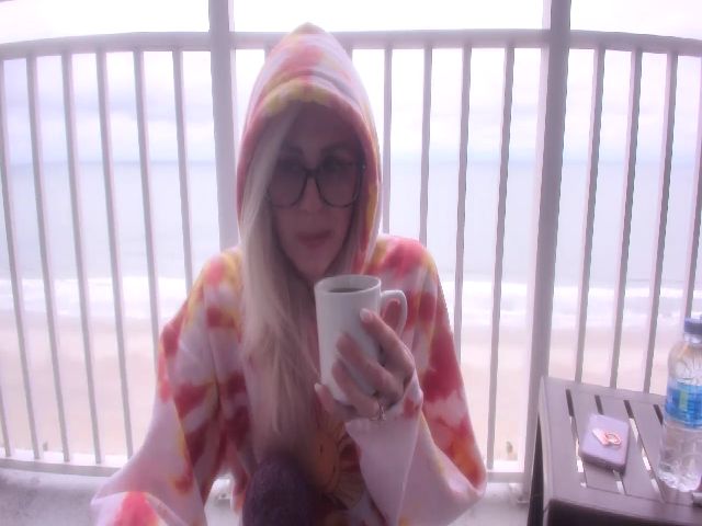 Live sex webcam photo for Ashleyylovee #271358343