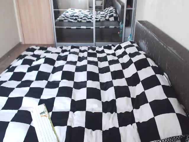 Live sex webcam photo for HotPrincess28 #271354459