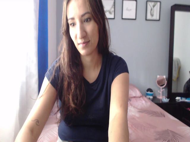 Live sex webcam photo for Karoline3 #271355712