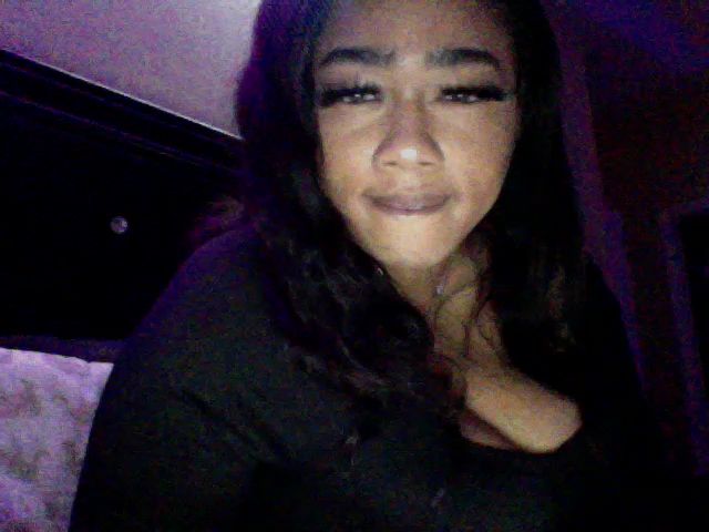 Live sex webcam photo for HoneyBusty69 #271349535