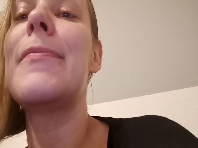 Live sex webcam photo for AnnaDiamond1 #287889228