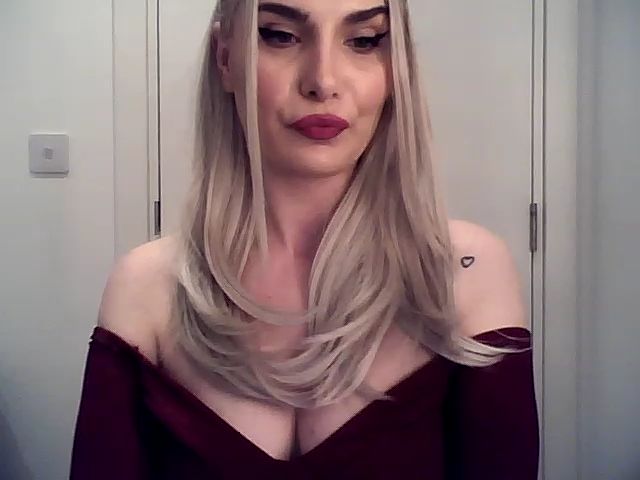 Live sex webcam photo for MiaK_ #271355312