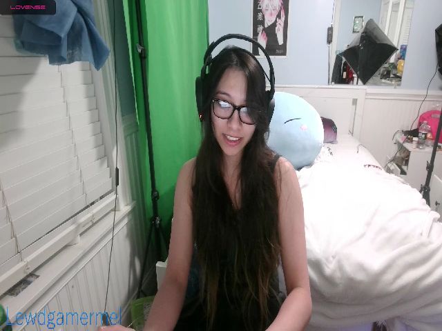 Live sex webcam photo for lewdgamermel #271348721