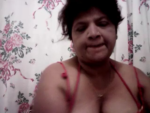 Live sex webcam photo for Indianbarbie3 #271358218