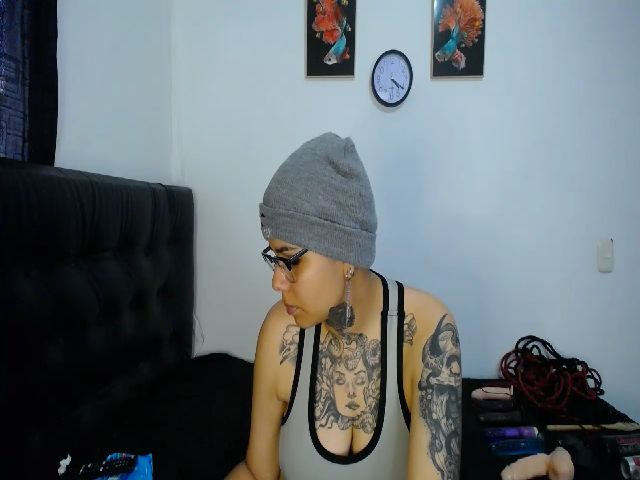 Live sex webcam photo for Greta_strongx #271359427