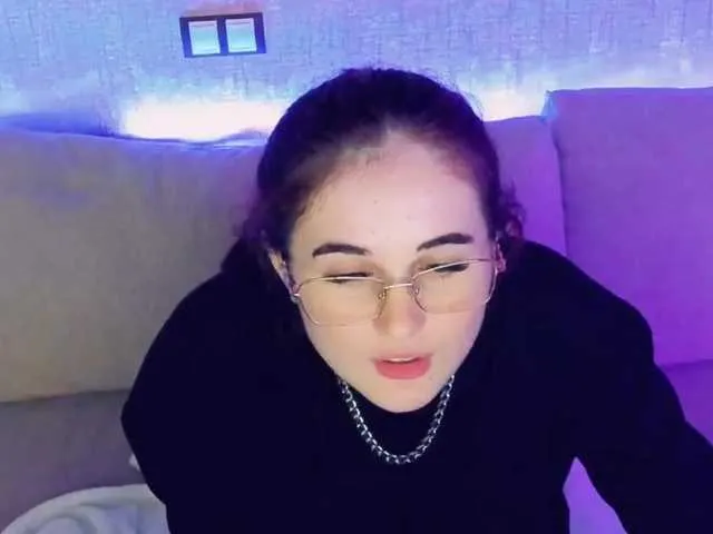 Live sex webcam photo for AmyShyy #271350180