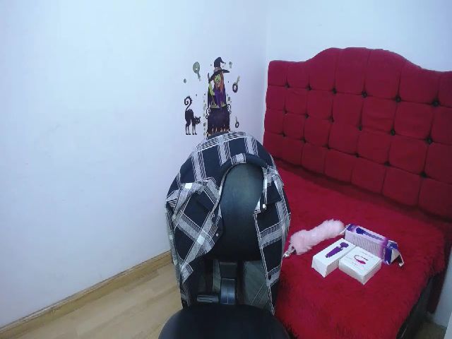 Live sex webcam photo for Milliefox #271359410