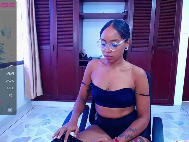 Live sex webcam photo for BooniieBrooks #271357771