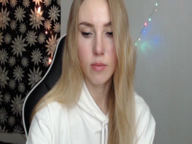 Live sex webcam photo for MagicElfie #271358273