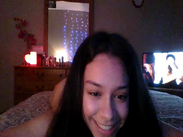 Live sex webcam photo for Adrianaxo1 #271348435