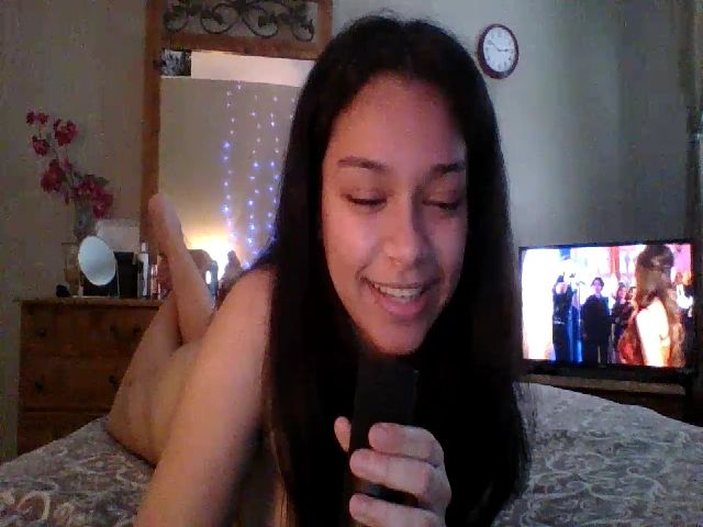 Live sex webcam photo for Adrianaxo1 #271358130