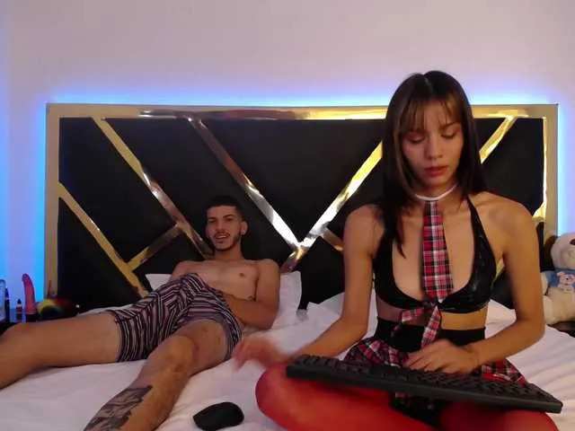 Live sex webcam photo for Skarletyjacob #271352962