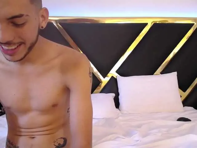 Live sex webcam photo for Skarletyjacob #271356556