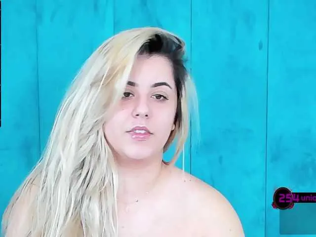 Live sex webcam photo for LarissRose #271353088