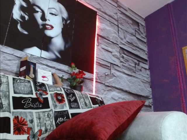 Live sex webcam photo for scarlettxxx1 #271357483