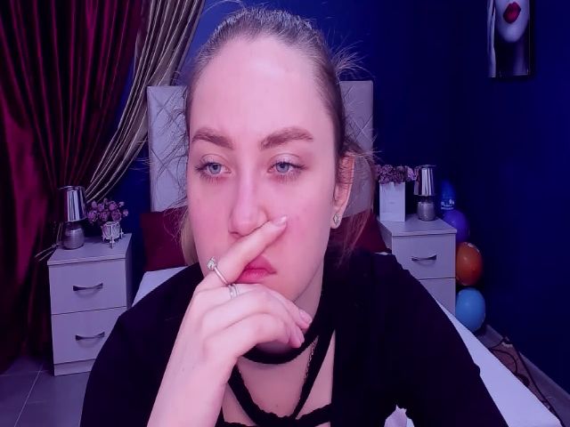 Live sex webcam photo for SeveiGold #271350371