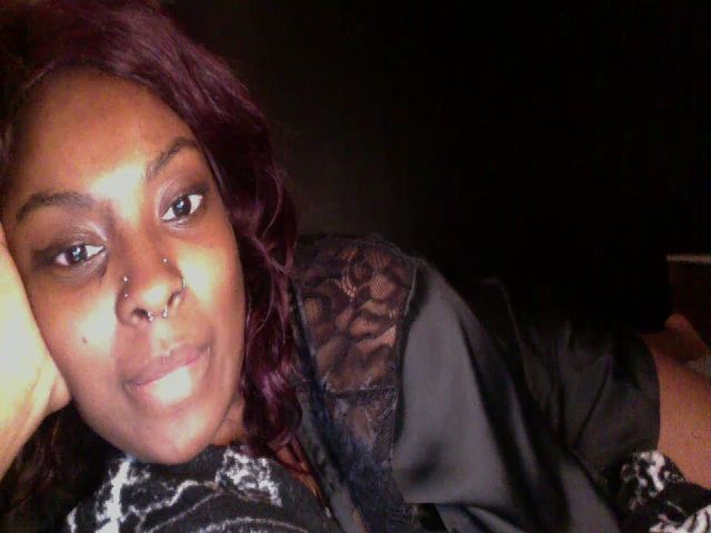 Live sex webcam photo for LunaNoire #271350827