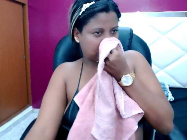 Live sex webcam photo for LuciaPaez #271350441