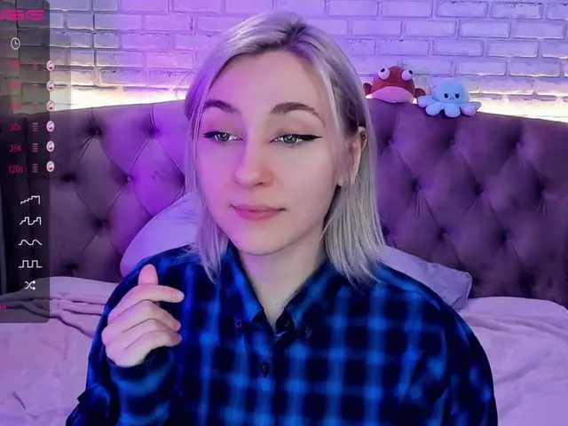 Live sex webcam photo for HaileyThrone #271347668