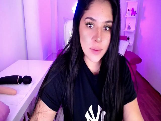 Live sex webcam photo for lexiie_grey #271352502