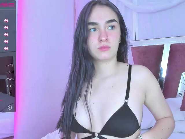 Live sex webcam photo for LucyPetite #271353406