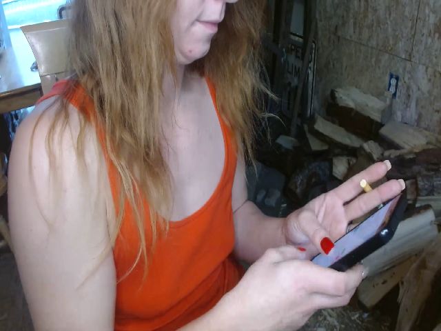 Live sex webcam photo for Andiesredmint #271354466