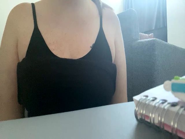 Live sex webcam photo for Piddsmrandmrs #271352262