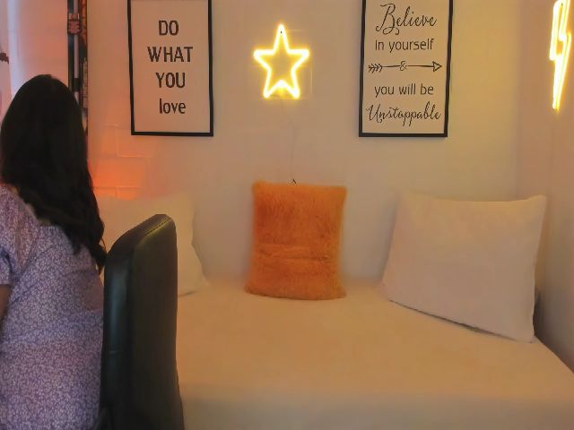 Live sex webcam photo for MySkb__ #271360010